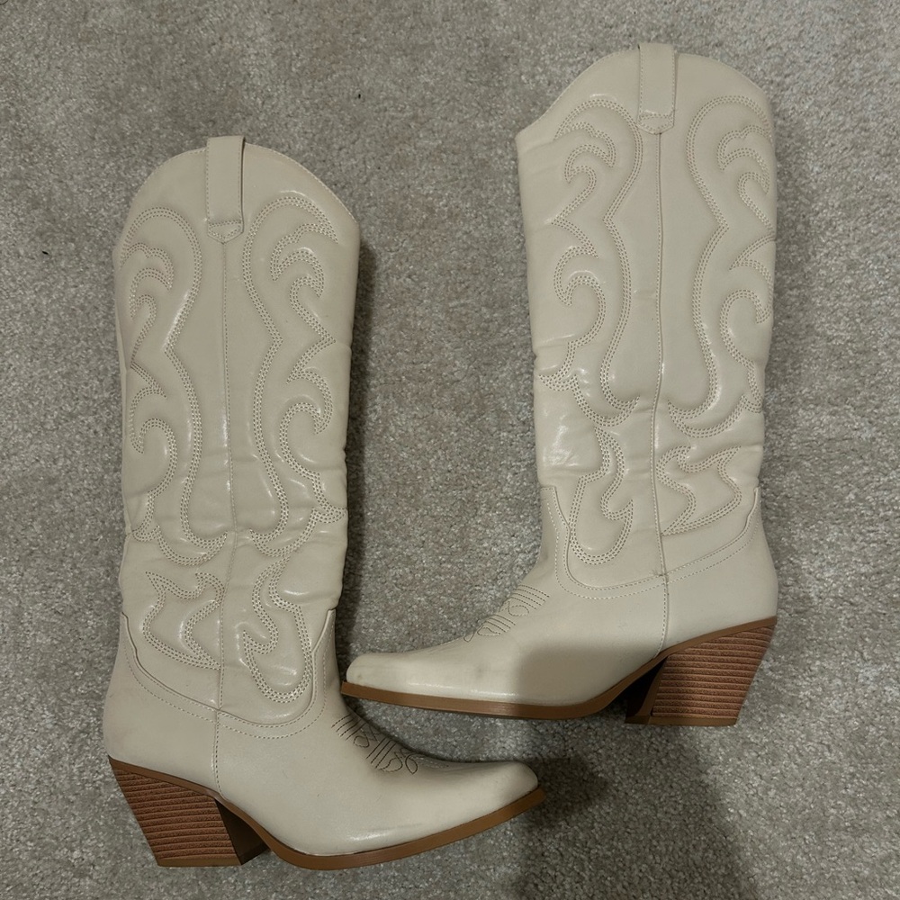 PrettyLittleThing Cream Heeled Boots